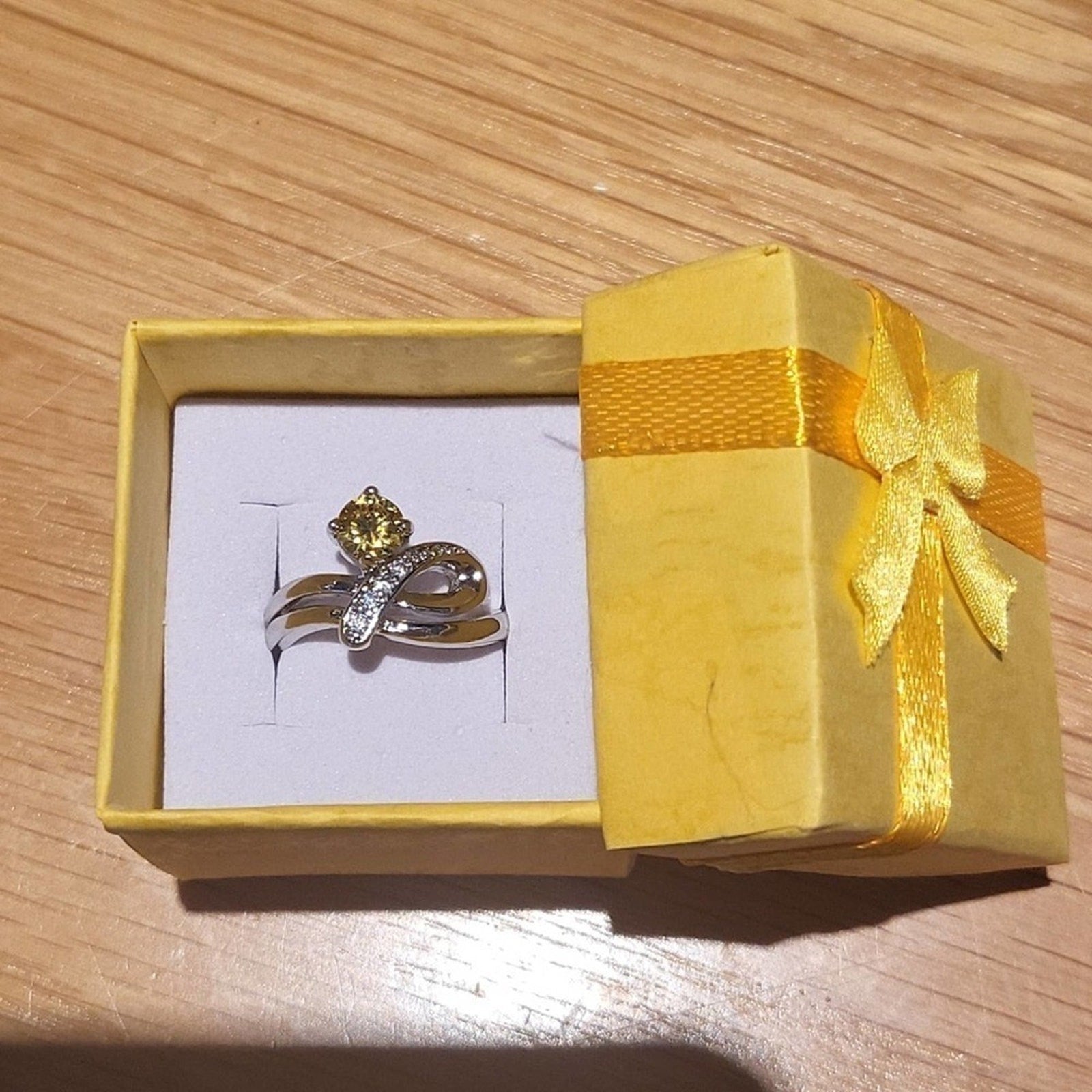 Fashion ring faux diamond's & yellow stone | size 7.5