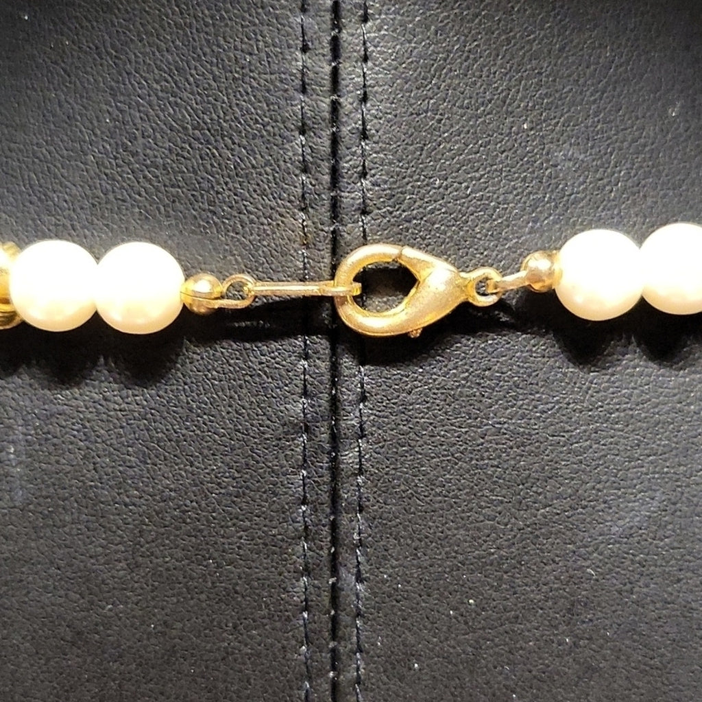 Vintage faux pearl and gold knot necklace