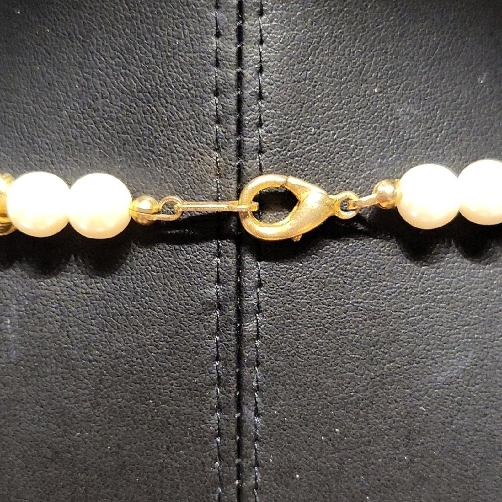 Vintage faux pearl and gold knot necklace